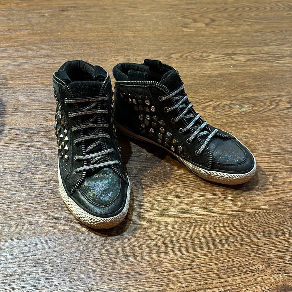 Girls rocker studded high top sneaker - used - sz 33